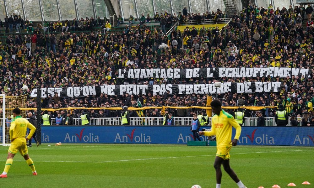 Les banderoles acides de la Brigade Loire avant FC Nantes - RC Lens.