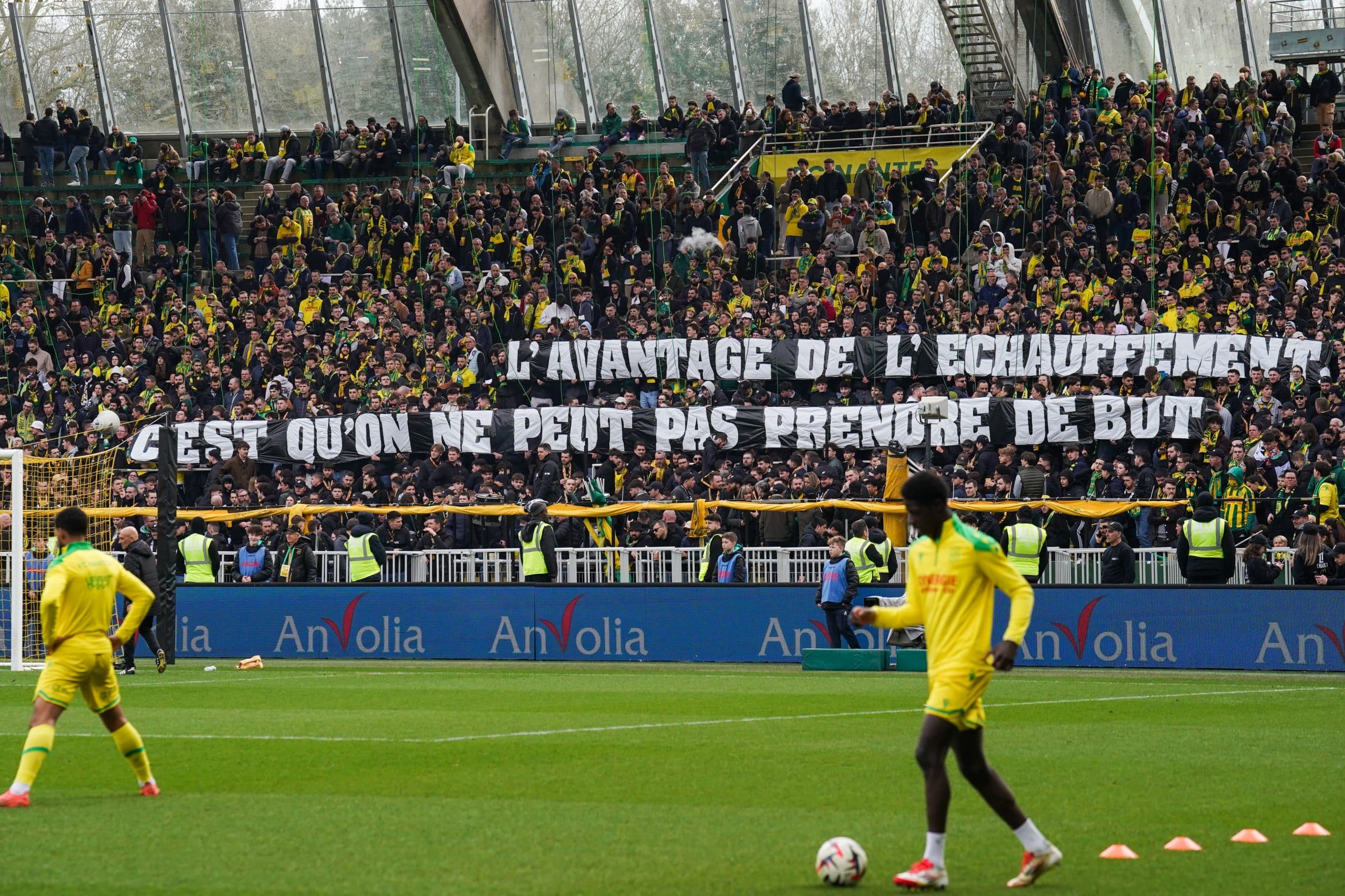 Les banderoles acides de la Brigade Loire avant FC Nantes - RC Lens.