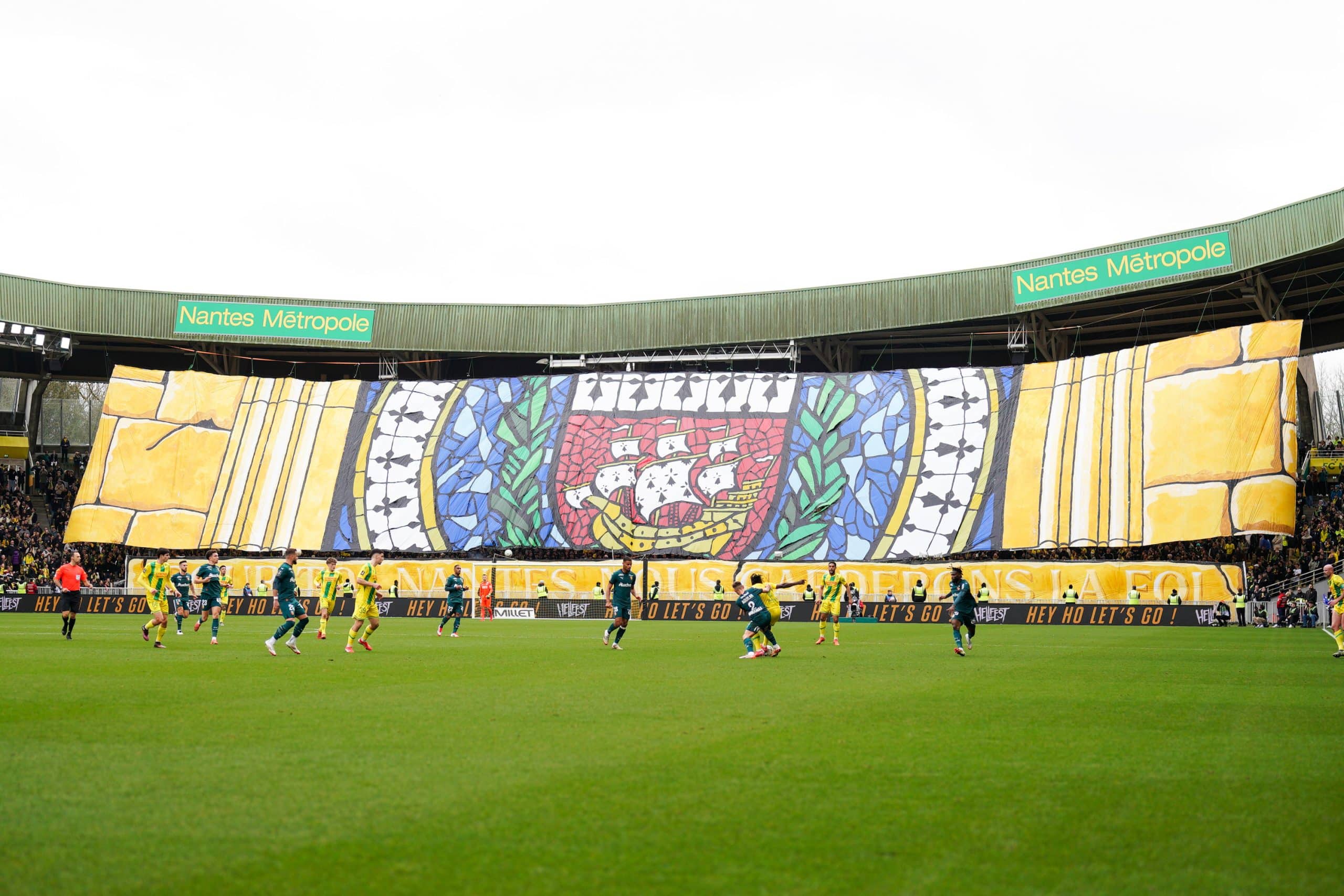 Tifo de la Brigade Loire lors de la réception du RC Lens.