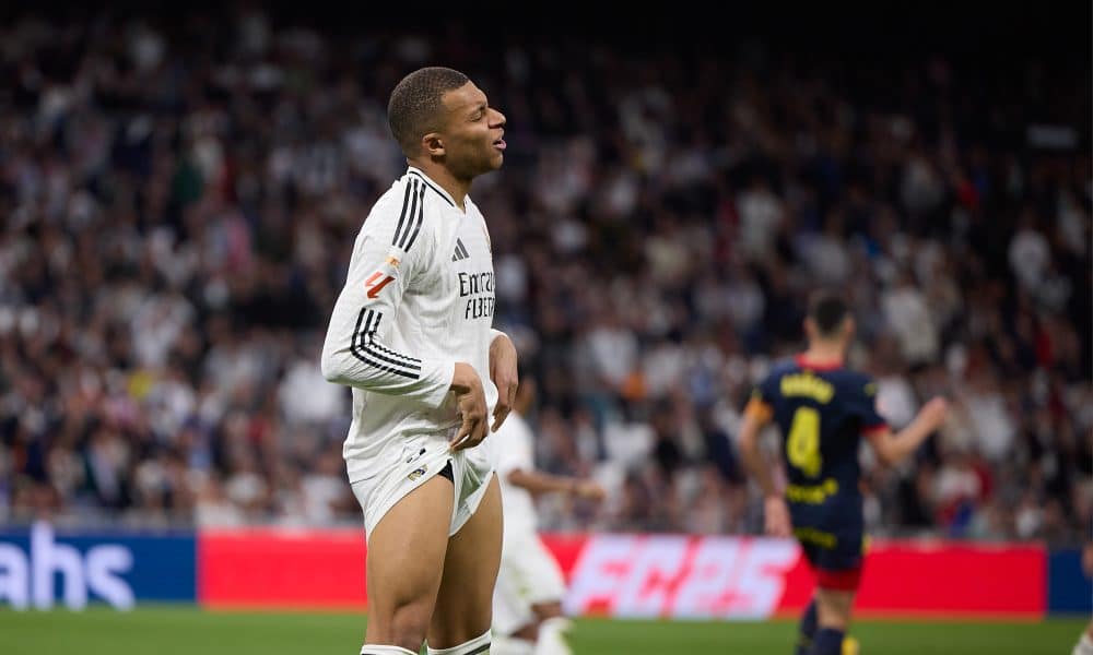 L'attaquant du Real Madrid Kylian Mbappé déçu lors d'un match contre Gérone.