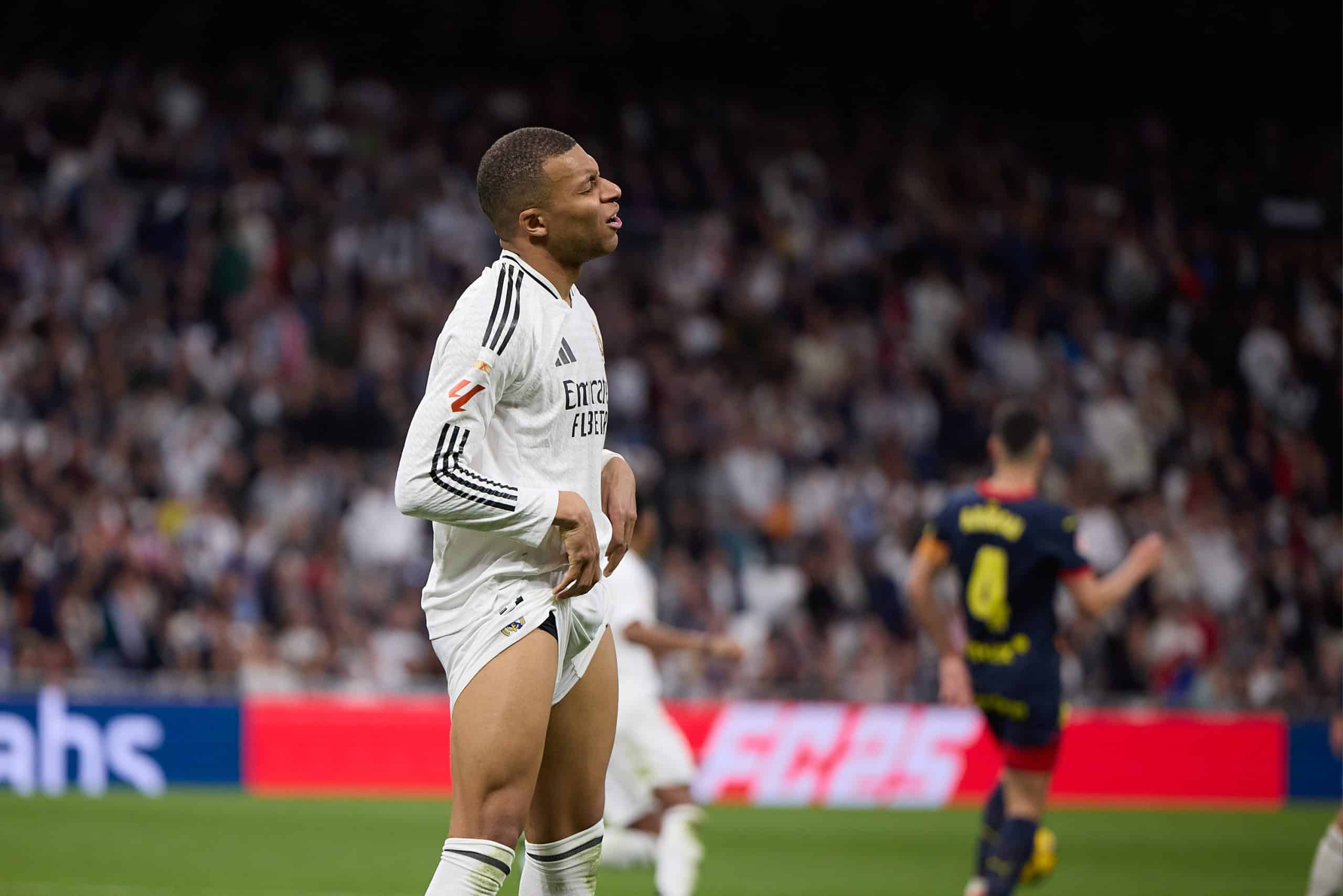 L'attaquant du Real Madrid Kylian Mbappé déçu.