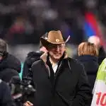 OL – PSG : quand Textor arrive au stade… avec un chapeau de cowboy (vidéo)