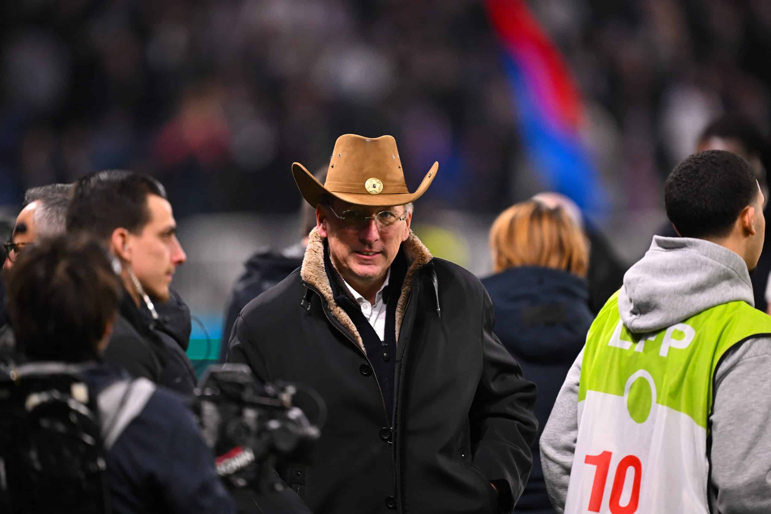 Le propriétaire de l'OL, John Textor, avant le match contre le PSG.