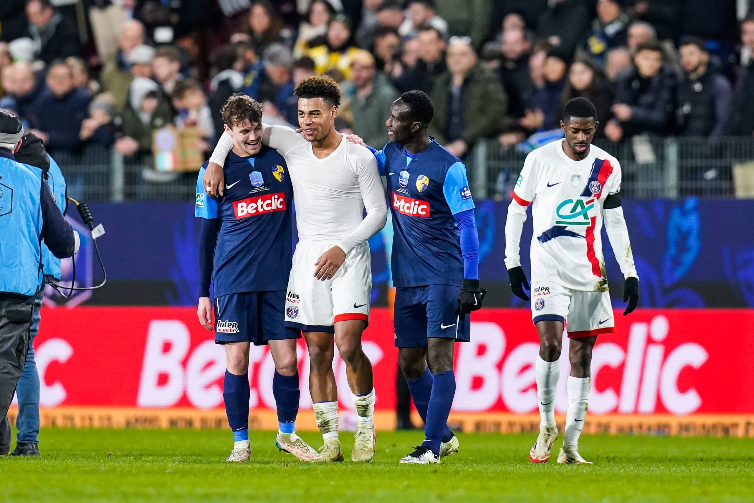 Désiré Doué, l'ailier du PSG, face à ses amis de Saint-Brieuc.