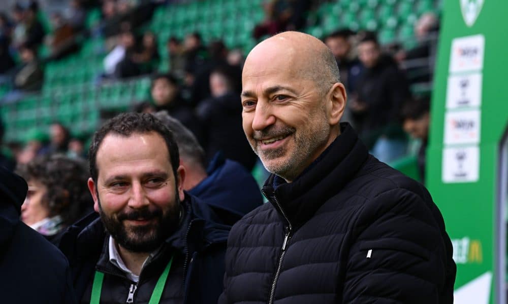 Le président de l'ASSE, Ivan Gazidis, tout sourire à Geoffroy-Guichard.