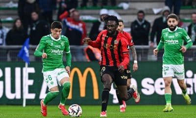 Benjamin Bouchouari au duel avec Evann Guessand lors d'ASSE - OGC Nice