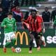 Benjamin Bouchouari au duel avec Evann Guessand lors d'ASSE - OGC Nice