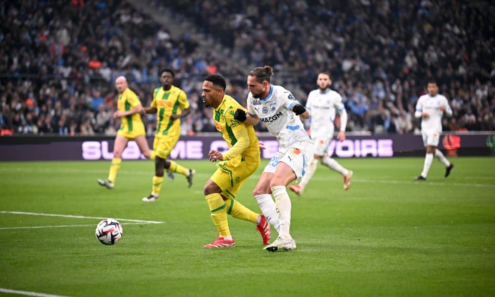 Kelvin Amian au duel avec Adrien Rabiot lors d'OM - FC Nantes