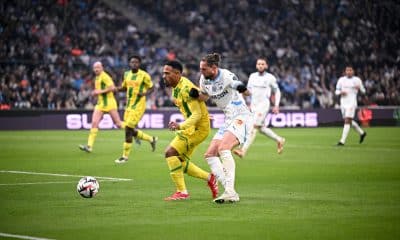 Kelvin Amian au duel avec Adrien Rabiot lors d'OM - FC Nantes