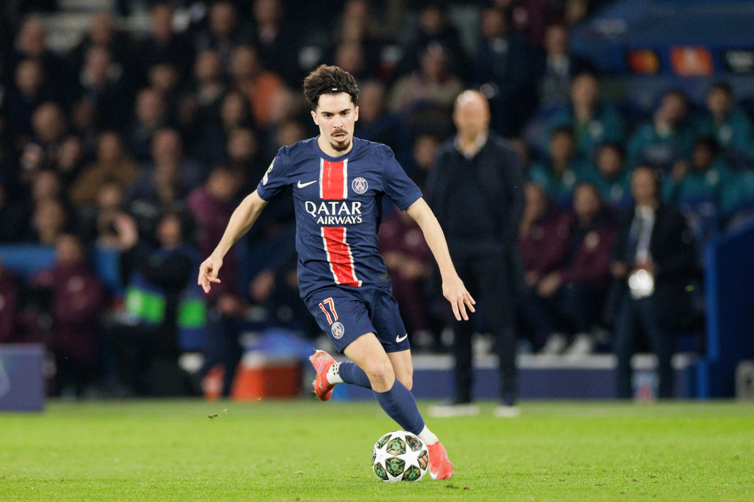 Le milieu de terrain du PSG, Vitinha.