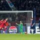 La déception du gardien du PSG Gianluigi Donnarumma après le but encaissé contre Liverpool.