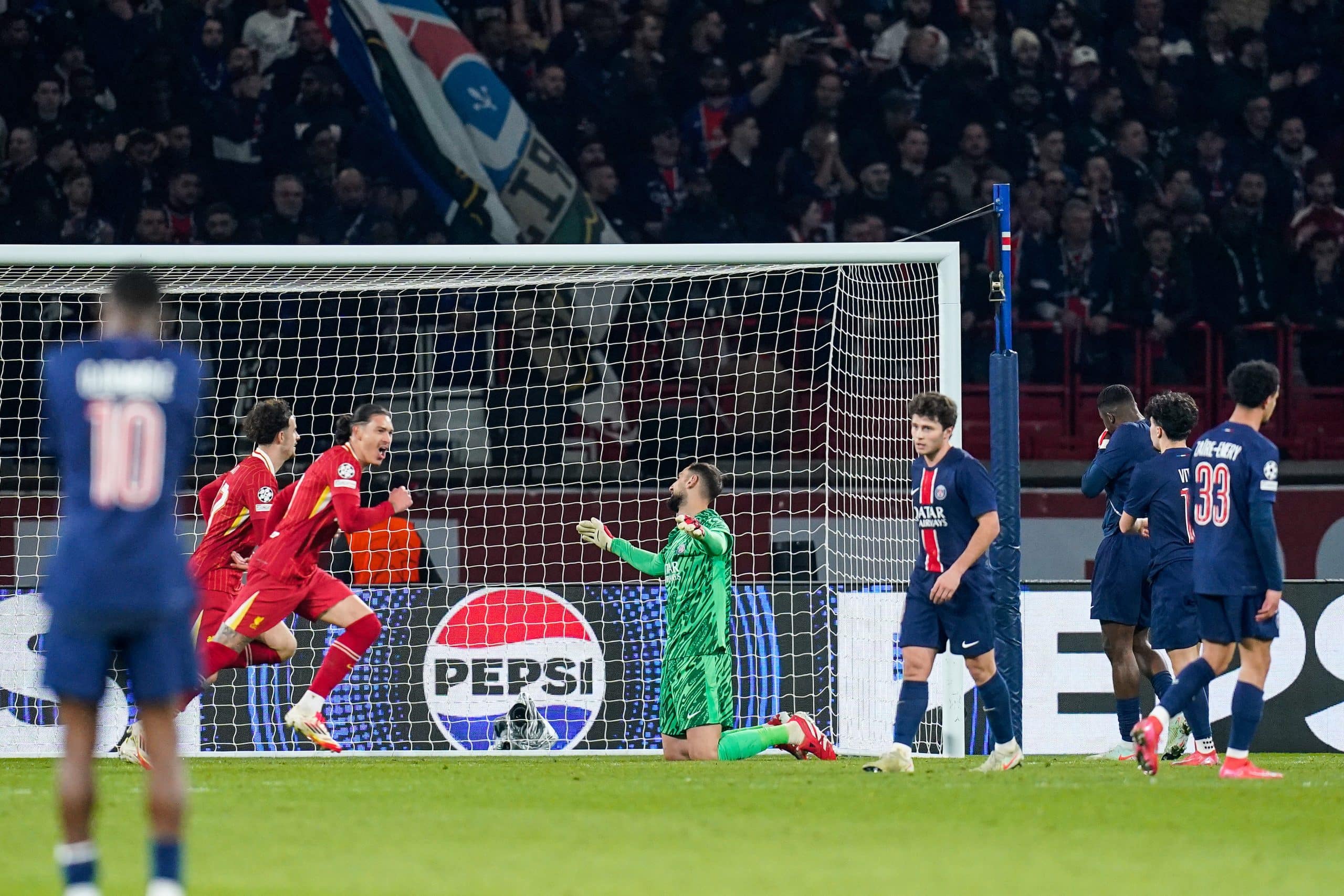 La déception du gardien du PSG Gianluigi Donnarumma après le but encaissé contre Liverpool.