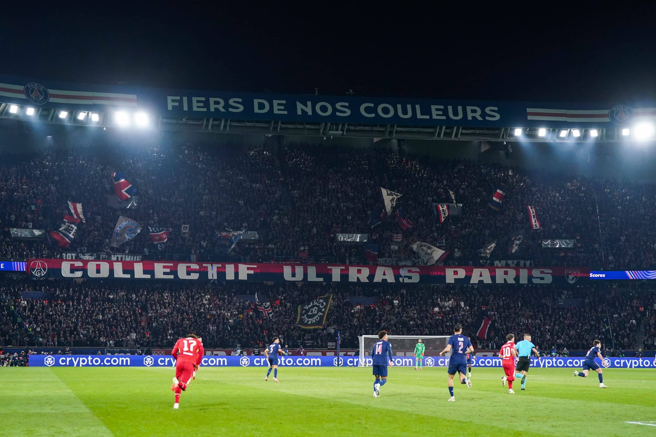 Vue de la tribune Auteuil lors du match PSG-Liverpool.