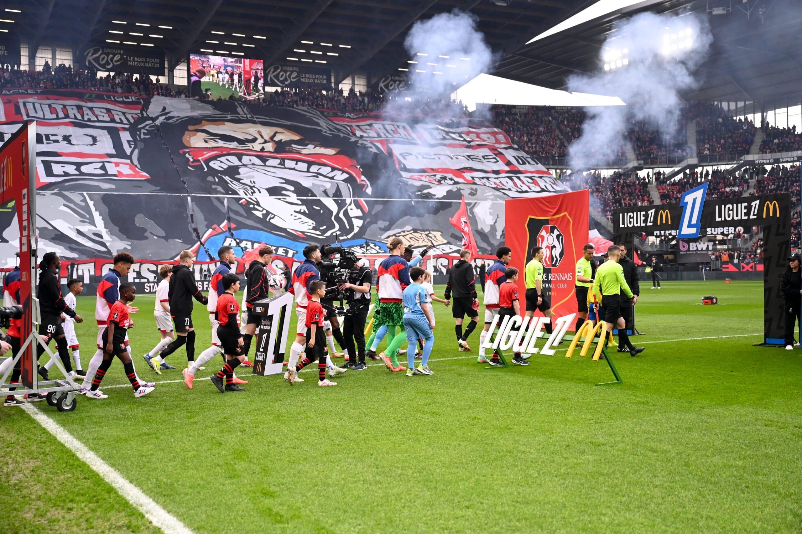 L'entrée des joueurs lors de Stade Rennais - PSG