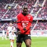Stade Rennais Mercato : deux clubs passent à l&rsquo;attaque pour Kalimuendo, dont un nouveau riche