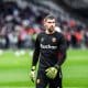 Le gardien du RC Lens Mathew Ryan lors de l'échauffement avant le match contre l'OM au Vélodrome.