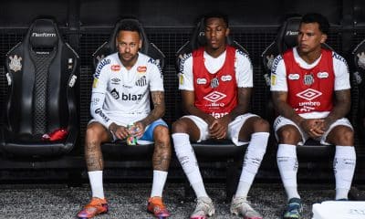 Neymar, sur le banc de Santos, lors de la demi-finale du championnat paulista contre les Corinthians.