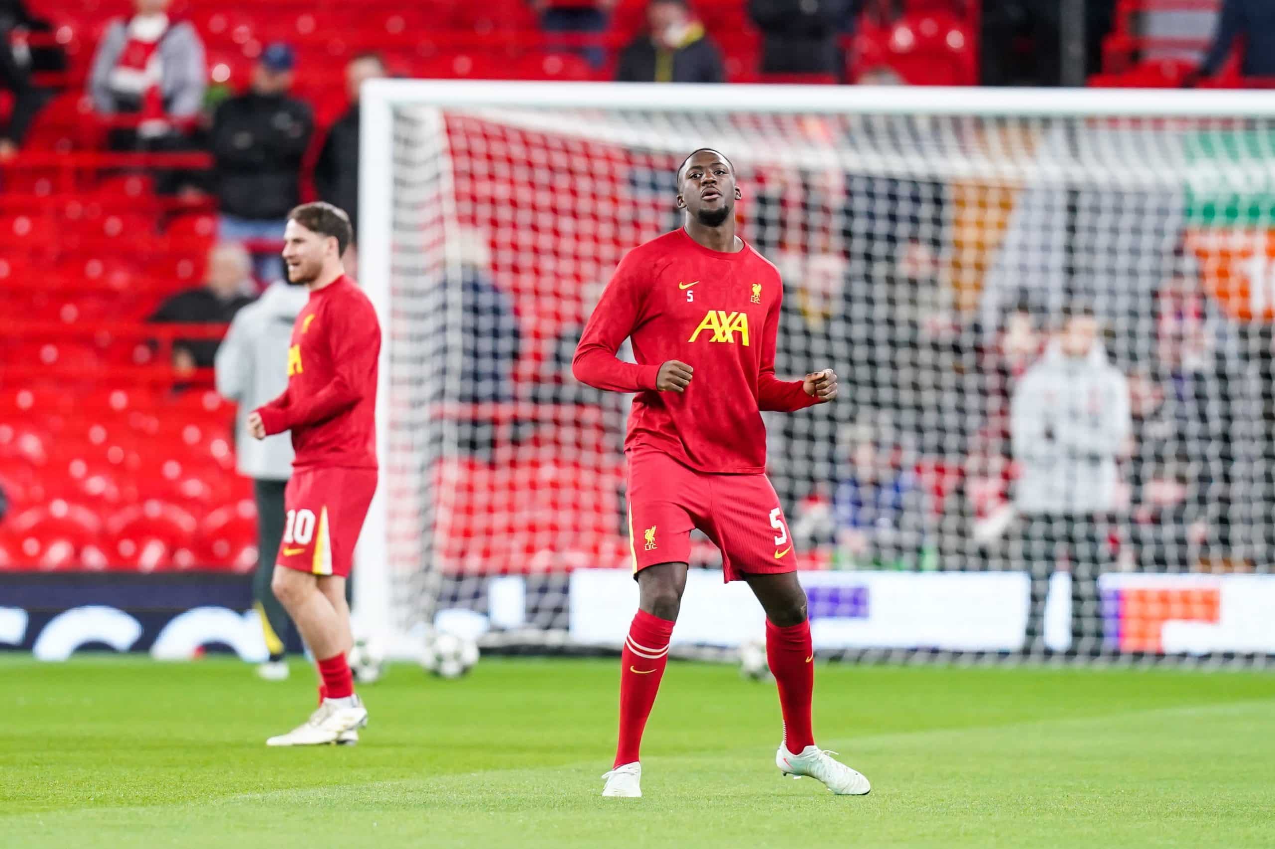 Le défenseur de Liverpool Ibrahima Konaté à l'échauffement.