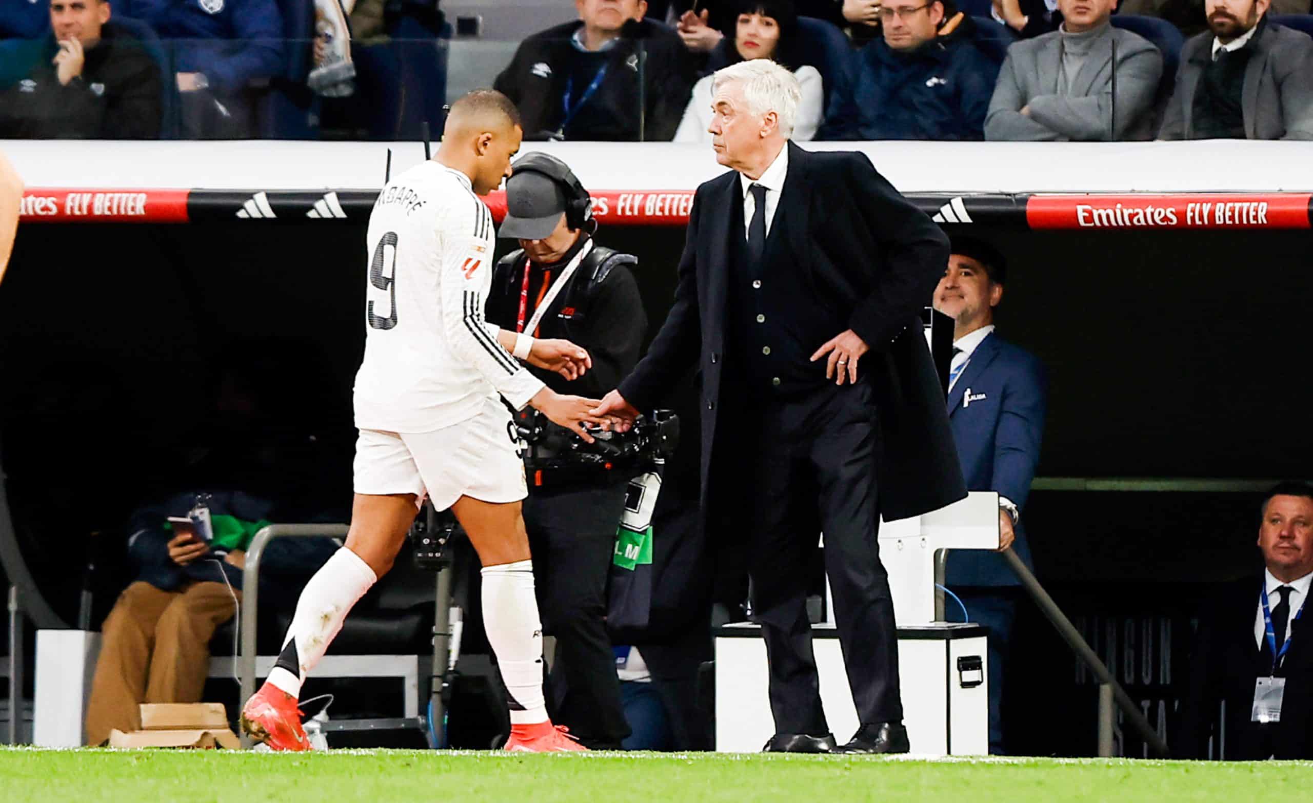 L'entraîneur du Real Madrid, Carlo Ancelotti, avec Kylian Mbappé.