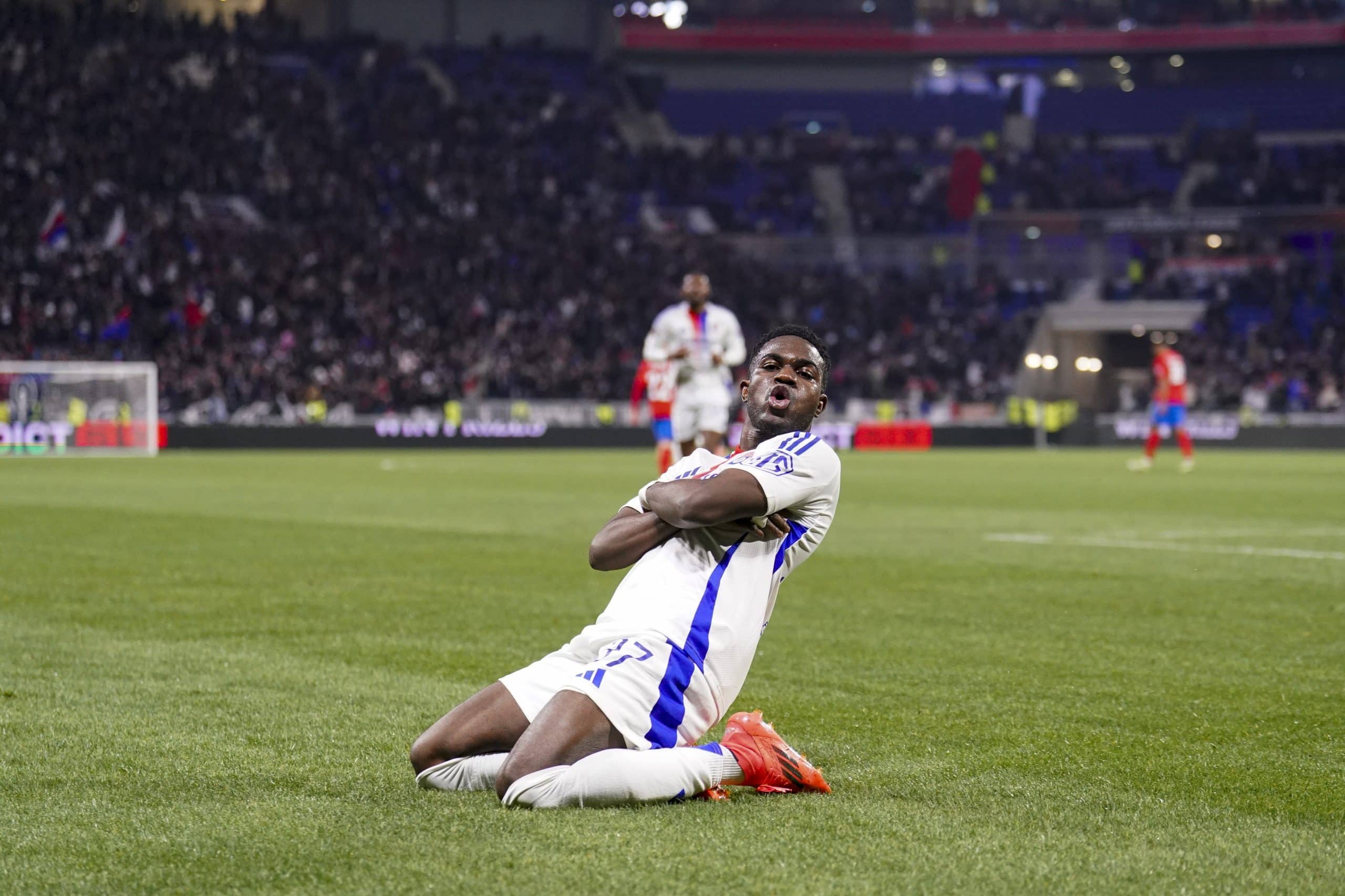 La joie de Nuamah après l'un de ses buts lors de la victoire de l'OL sur le FCSB.