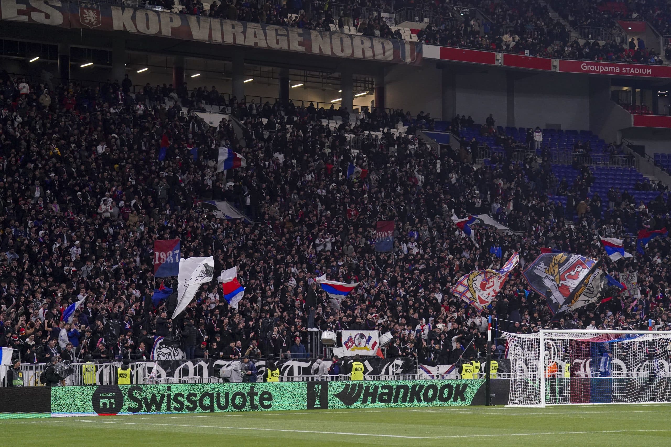 Les supporters lyonnais du Kop Virage Nord