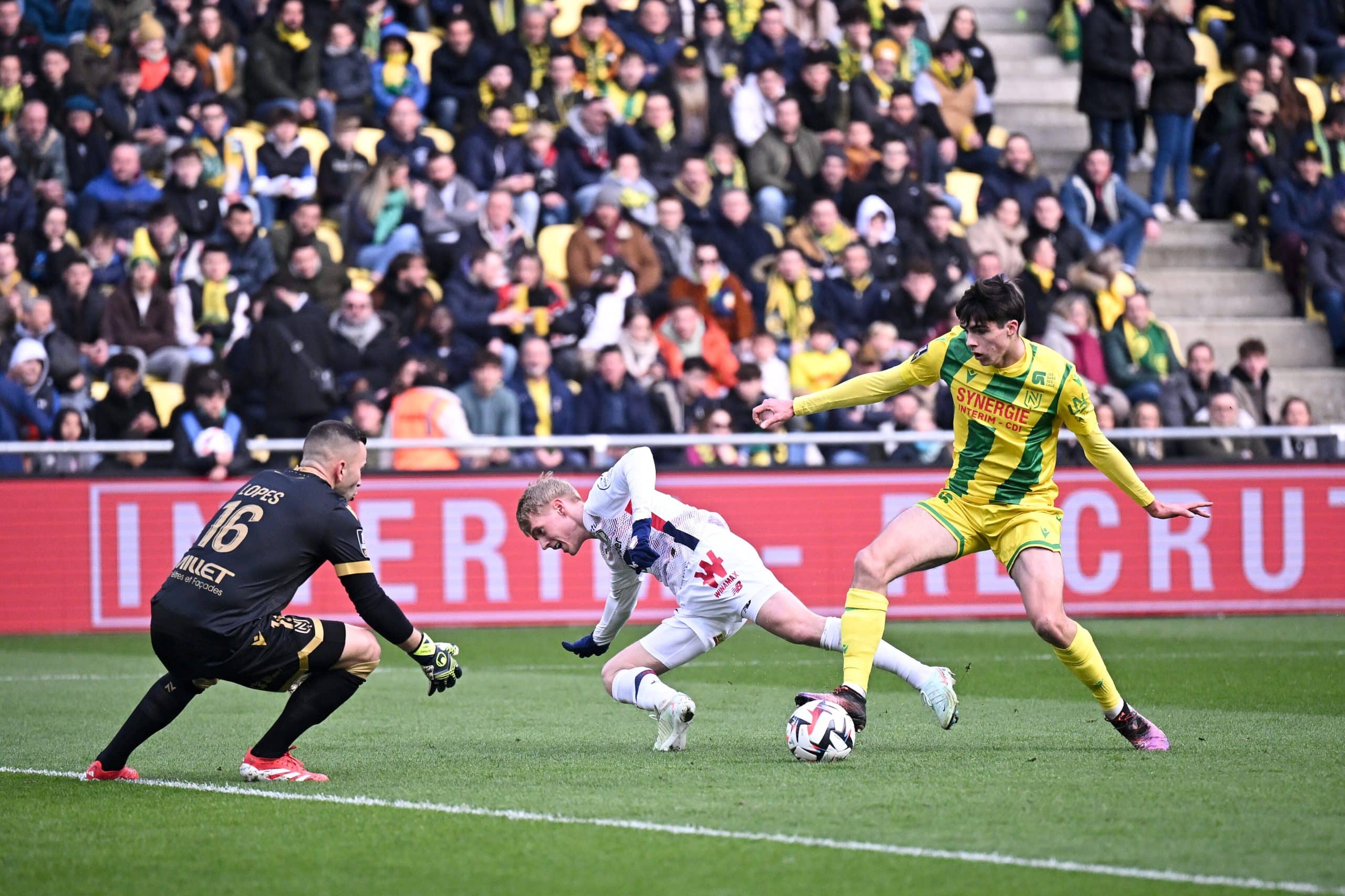 Le Nantais Louis Leroux face au LOSC.