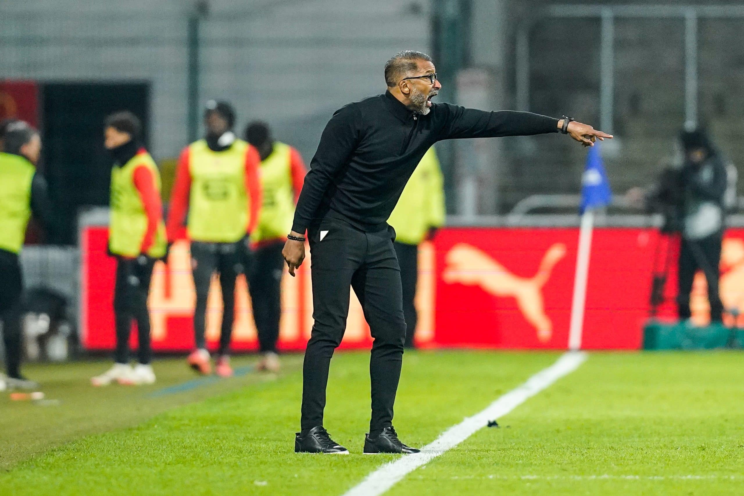 L'entraîneur du Stade Rennais, Habib Beye, lors du match à Lens.