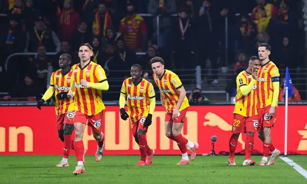 Ruben Aguilar et Neil El Aynaoui aux côtés de leurs coéquipiers du RC Lens