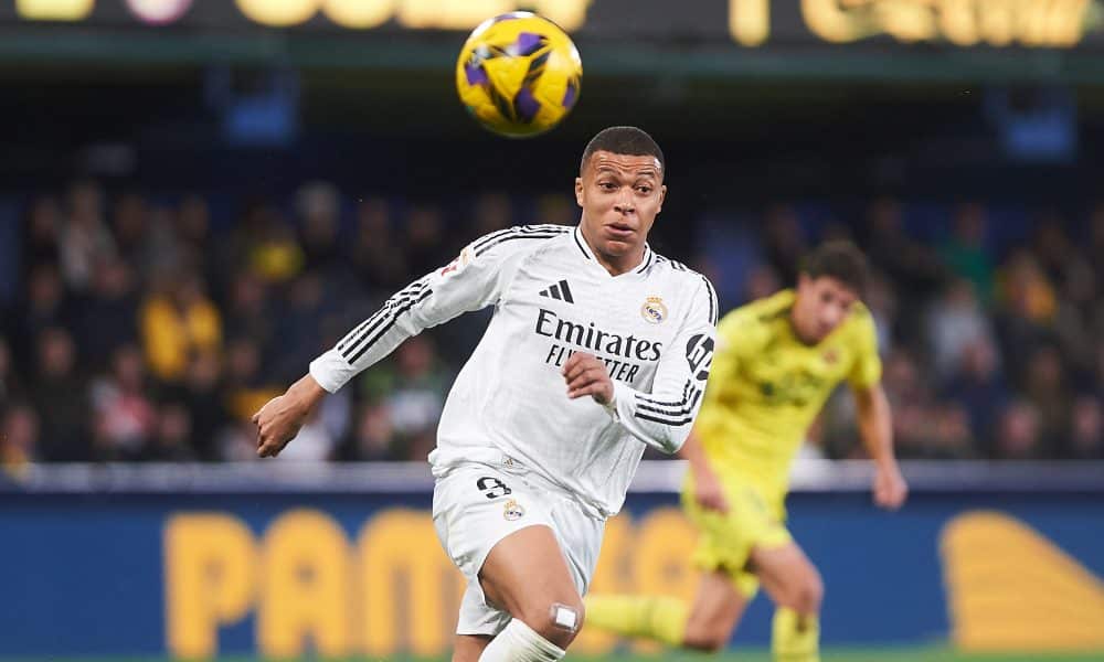 Kylian Mbappé en action lors du match entre Villarreal et le Real Madrid.