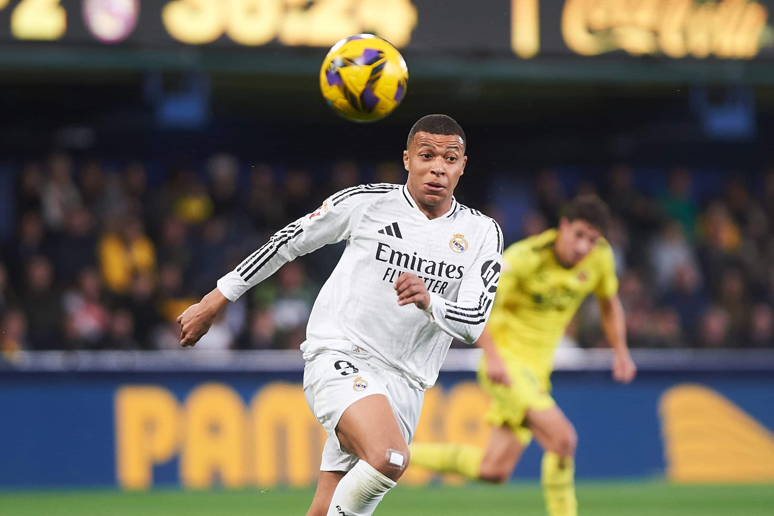 Kylian Mbappé en action lors du match entre Villarreal et le Real Madrid.