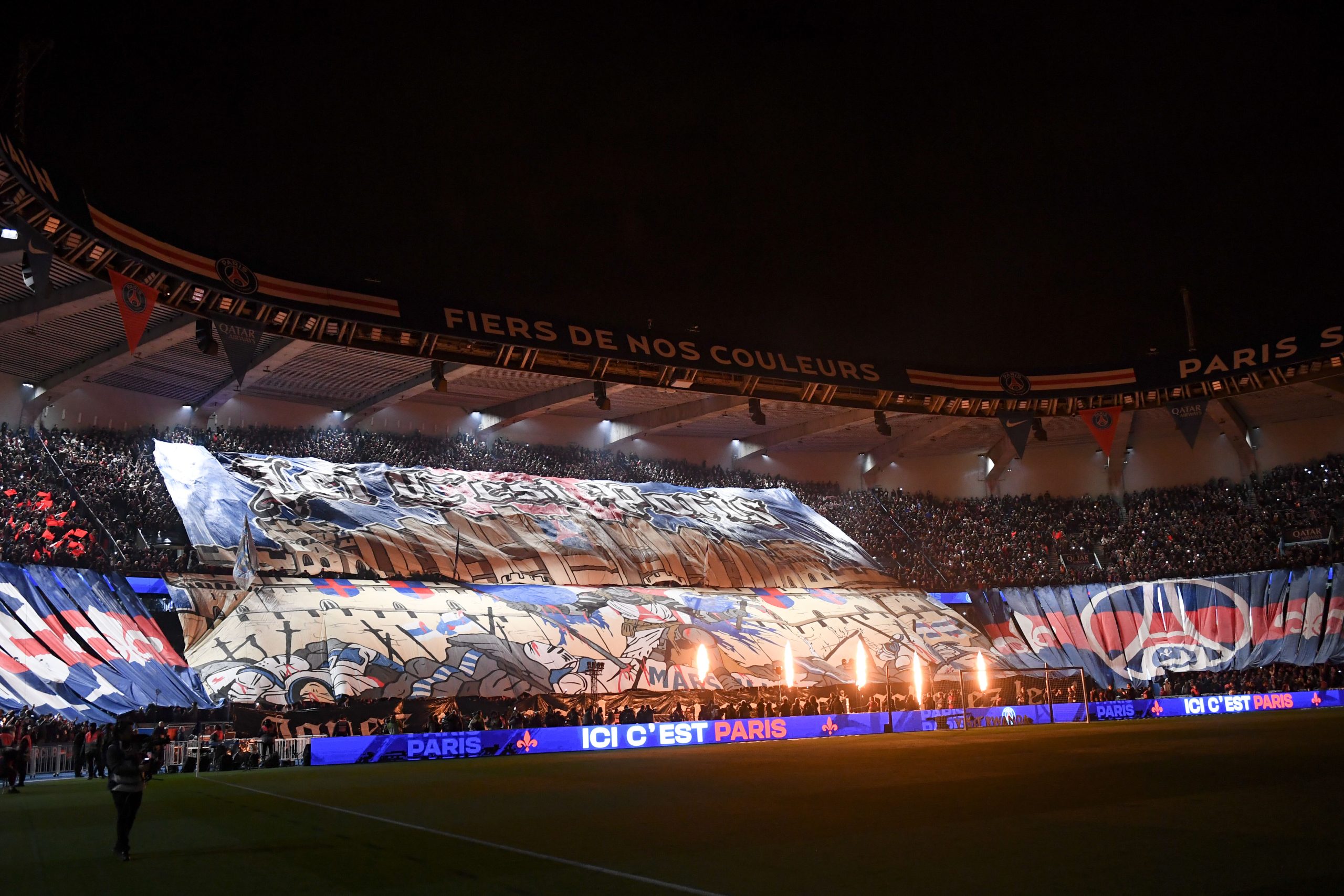Le tifo des supporters du PSG lors du Clasico.