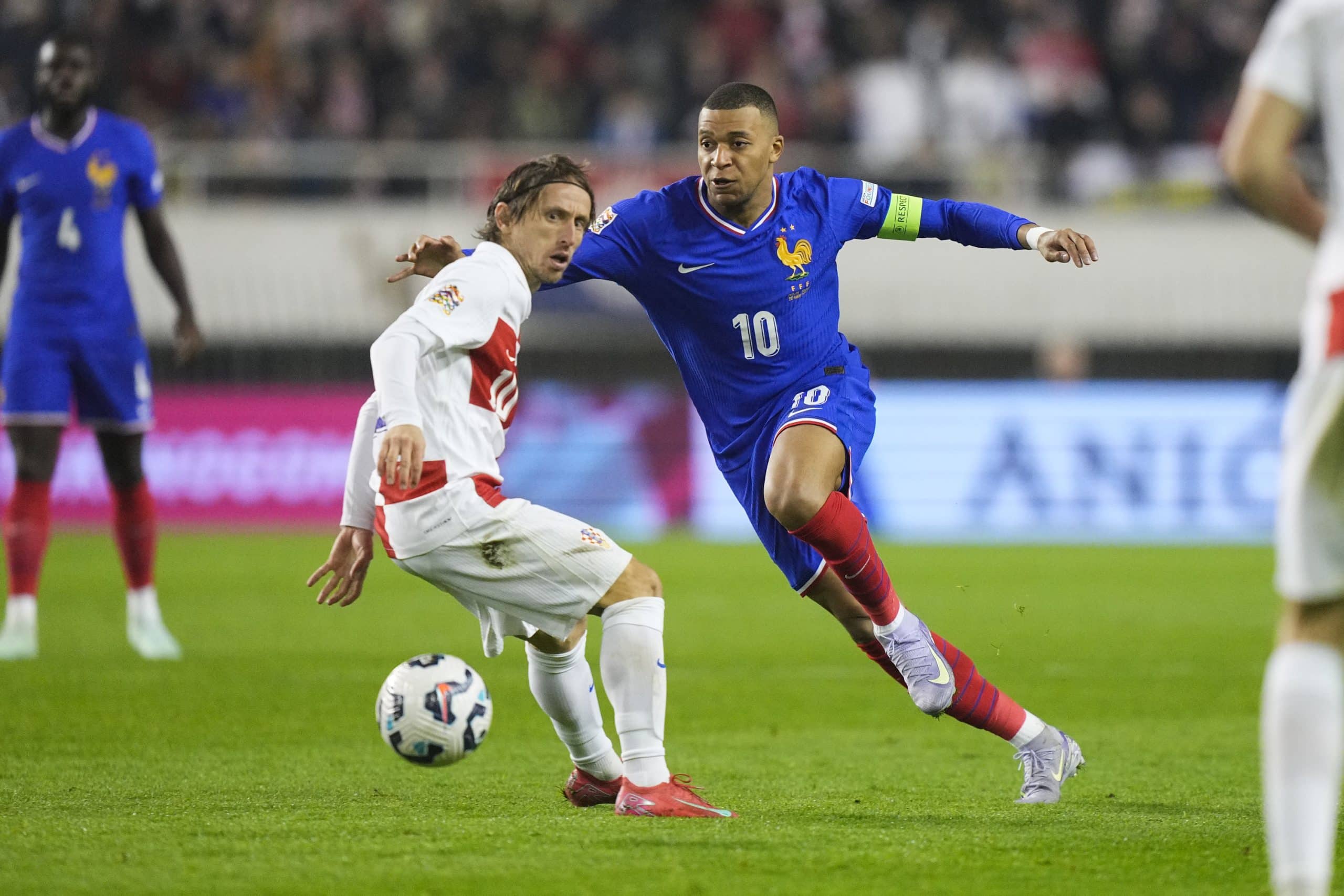 Kylian Mbappé (France) et Luka Modric (Croatie)