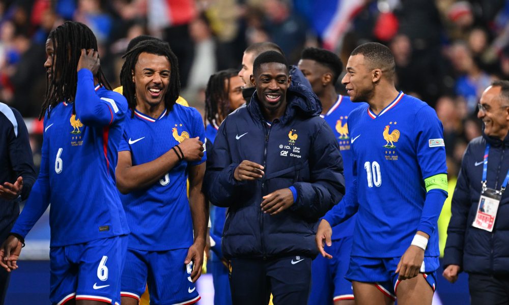 Ousmane Dembélé et Kylian Mbappé lors d'un match de l'équipe de France.