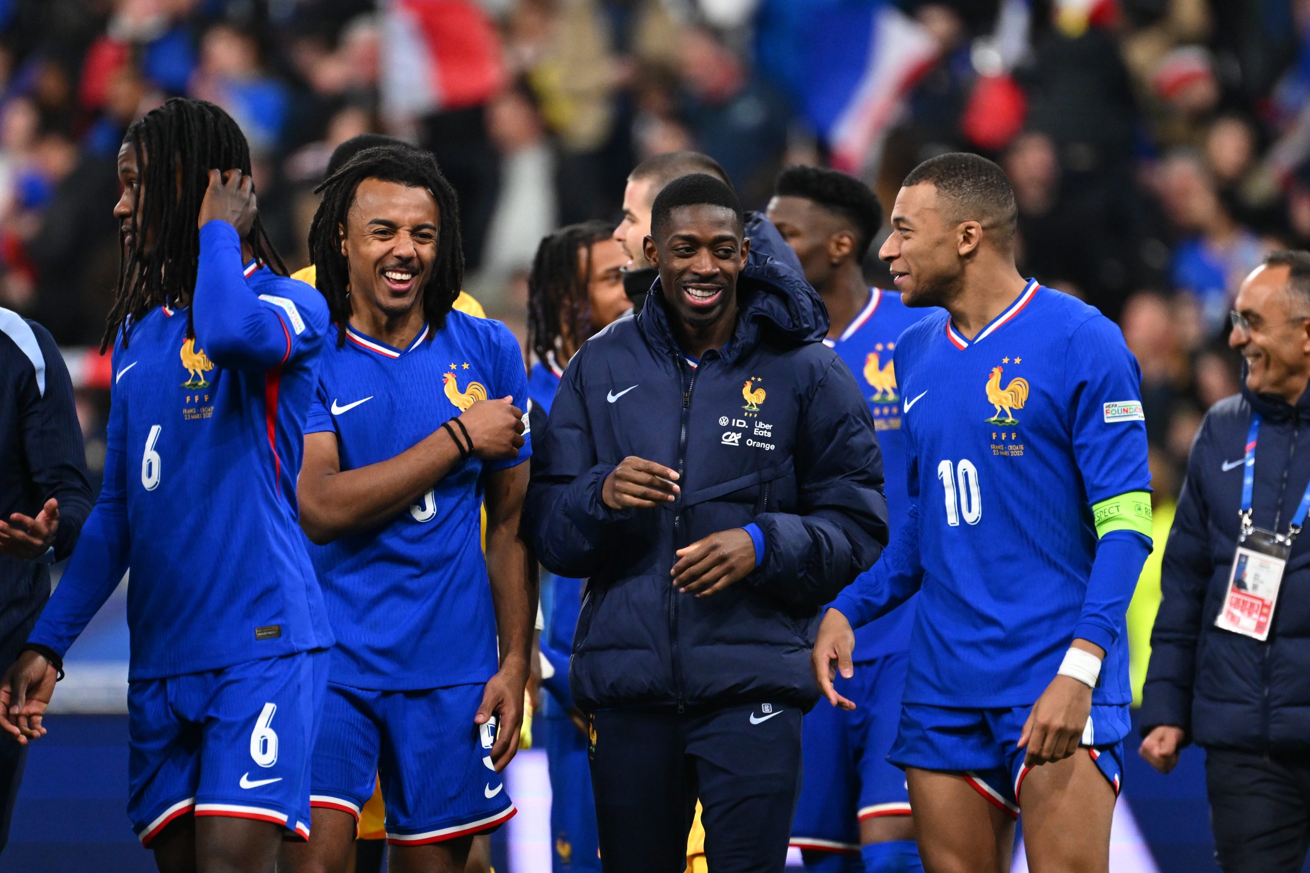 Ousmane Dembélé et Kylian Mbappé lors d'un match de l'équipe de France.