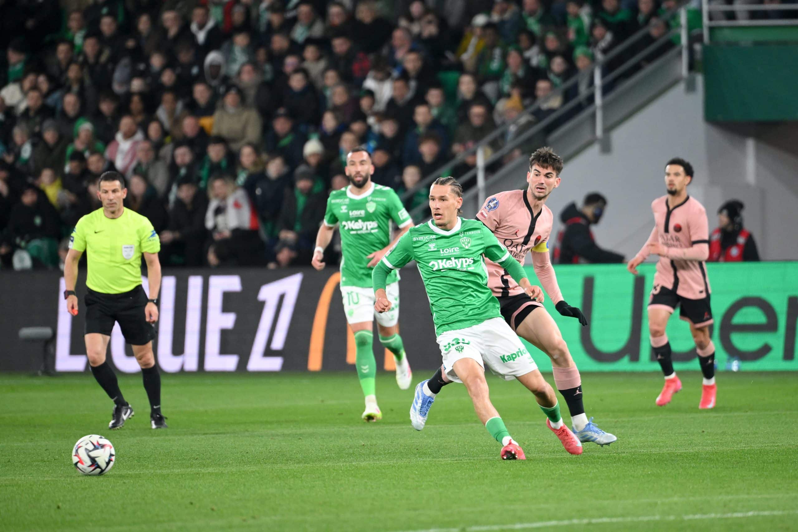 L'attaquant de l'ASSE Lucas Stassin lors du match face au PSG.