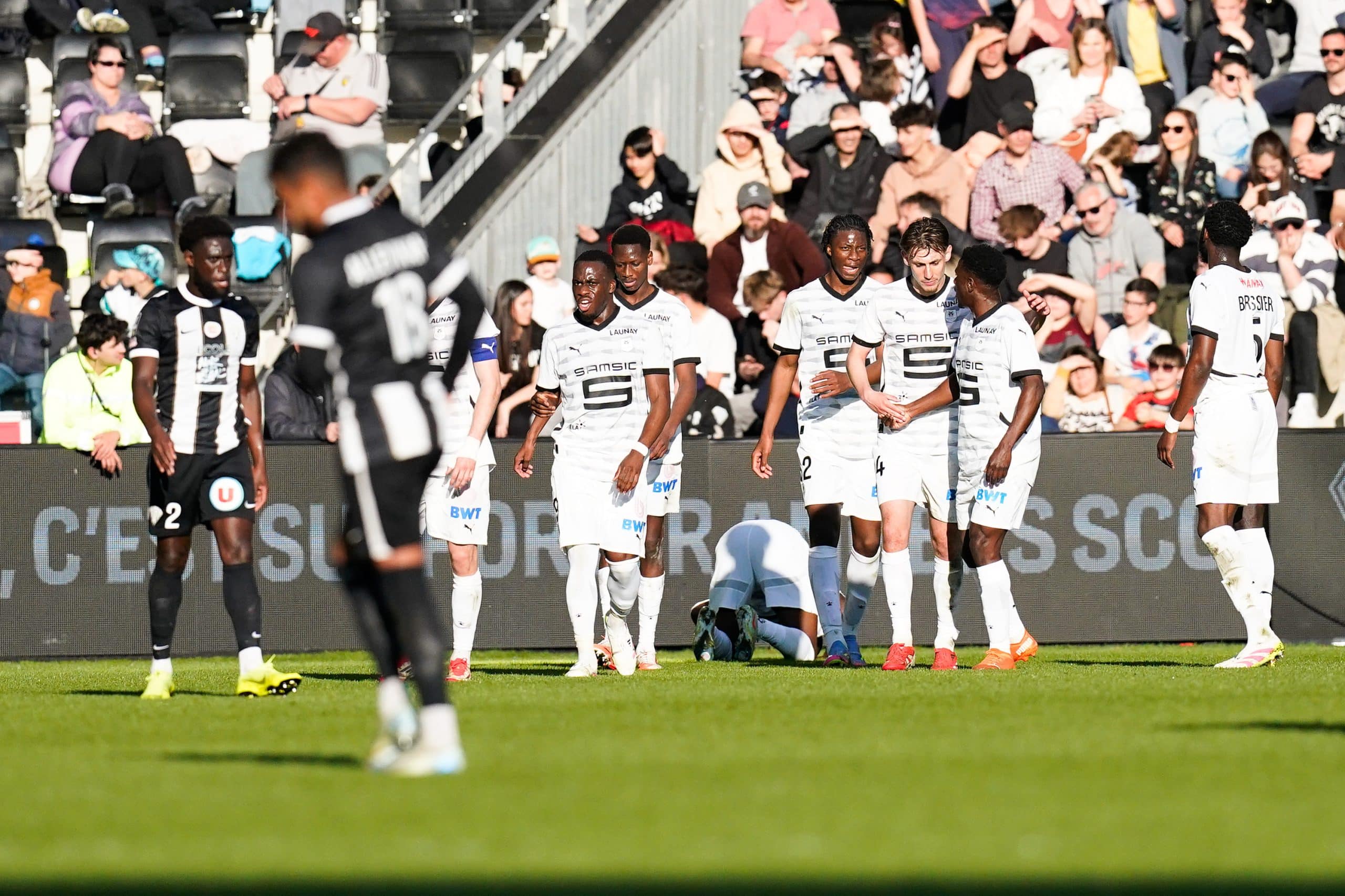 La joie des Rennais après leur premier but à Angers.