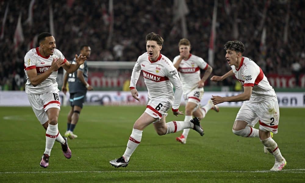 Le milieu de Stuttgart Angelo Stiller célébrant un but.