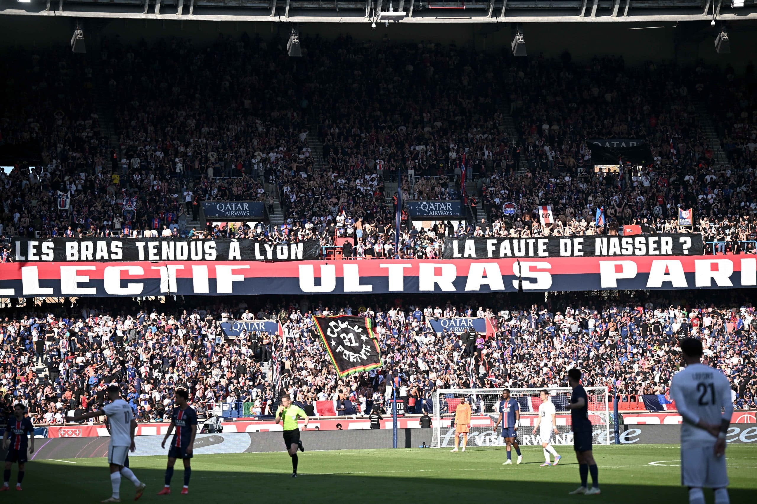 L'un des banderoles des supporters parisiens lors de PSG - Angers SCO