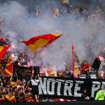 RC Lens – ASSE : pluie de banderoles à Bollaert, la Marek dégomme ses joueurs et les supporters du LOSC