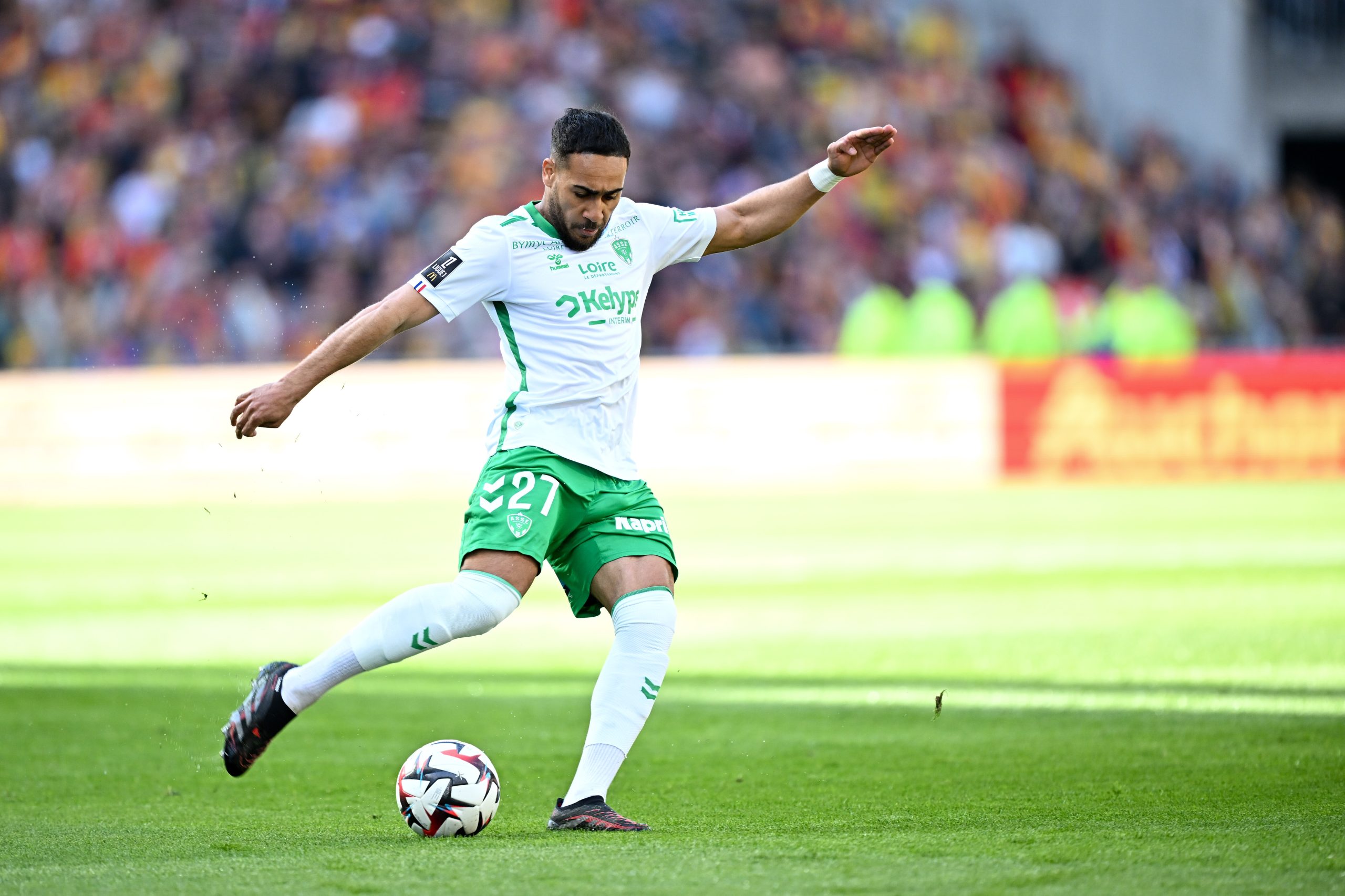 Yvann Maçon lors d'un match de l'ASSE à Lens la saison dernière.