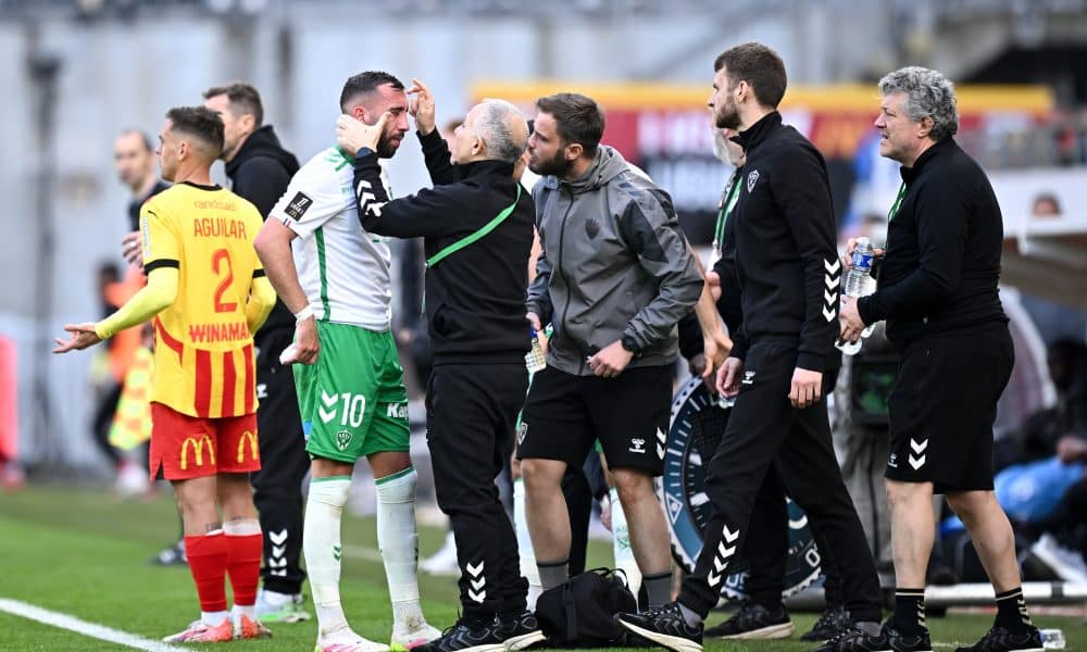 Florian Tardieu en train de se faire soigner lors de RC Lens - ASSE