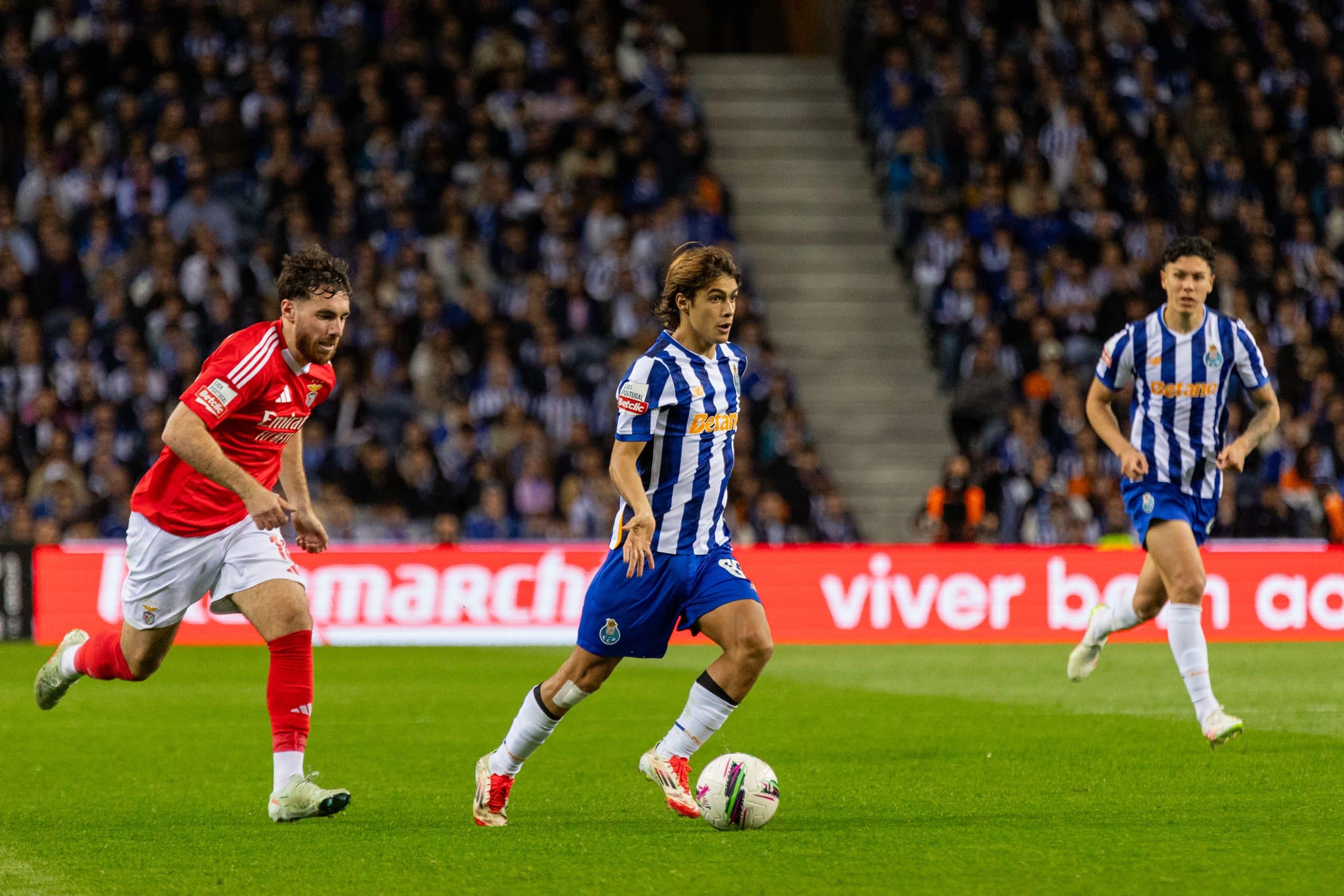Le jeune milieu offensif du FC Porto Rodrigo Mora.