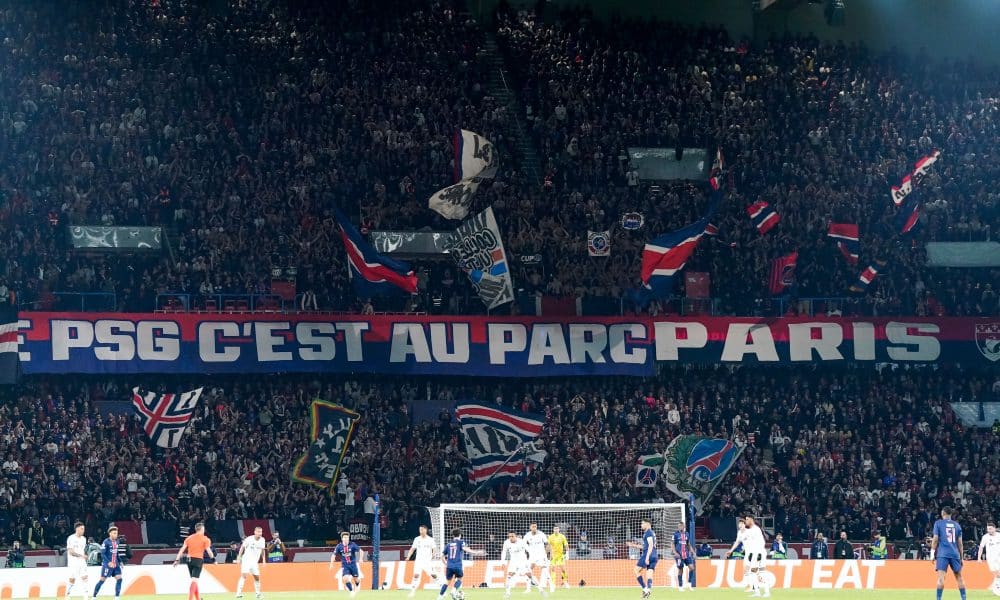 La tribune Auteuil au Parc des Princes.