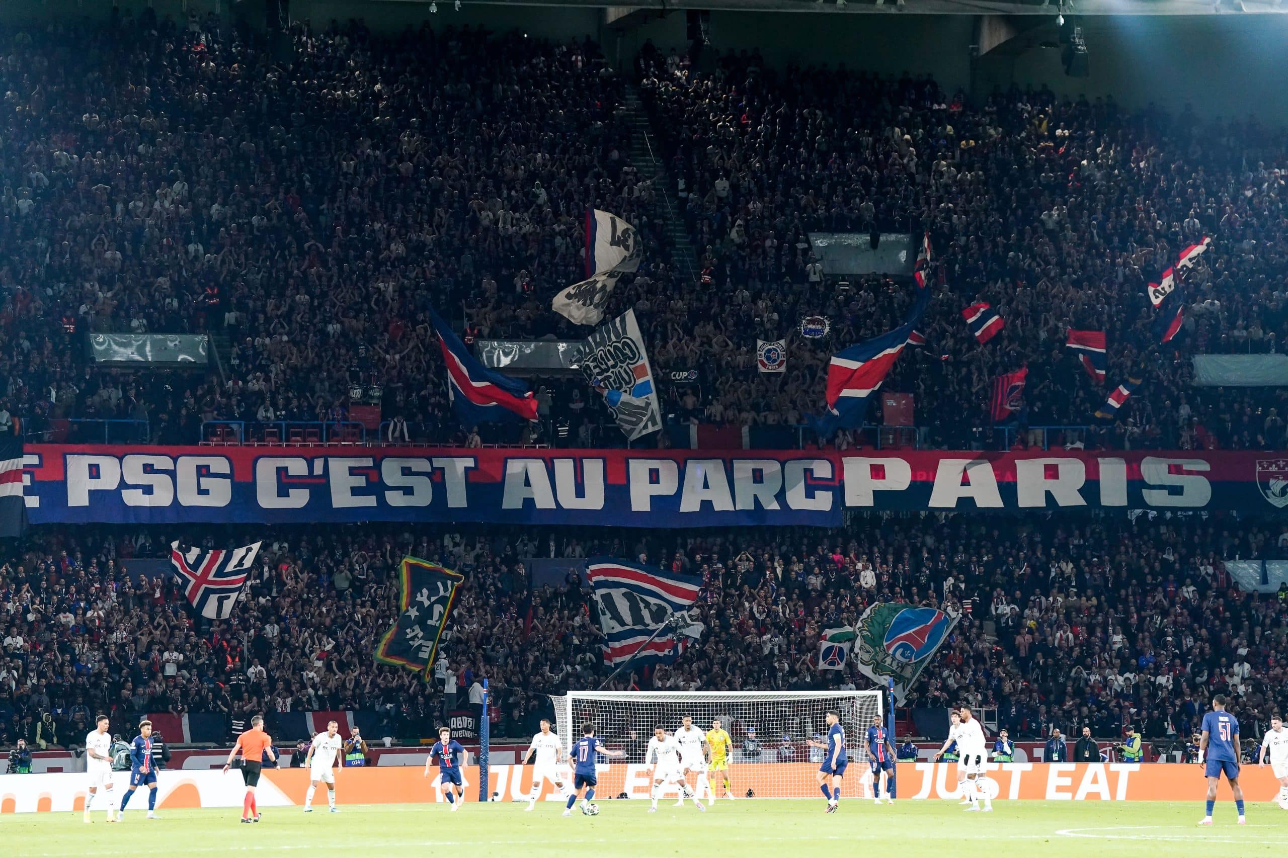 La tribune Auteuil au Parc des Princes.
