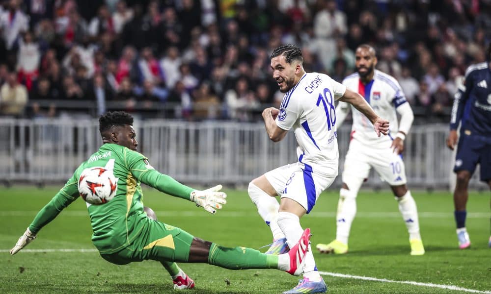 Rayan Cherki trompant André Onana lors d'OL - Manchester United.