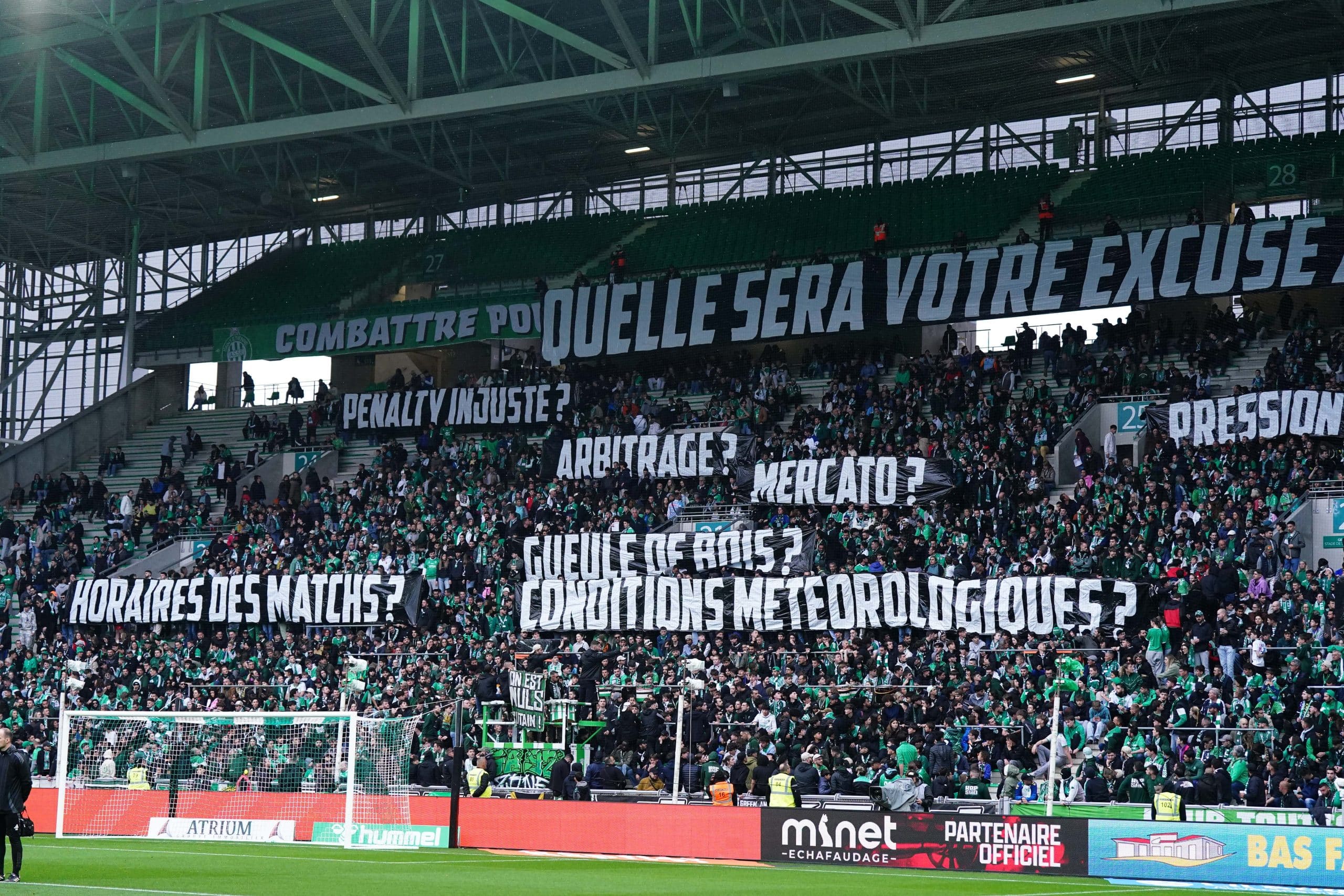 Les banderoles des supporters stéphanois avant ASSE - Brest