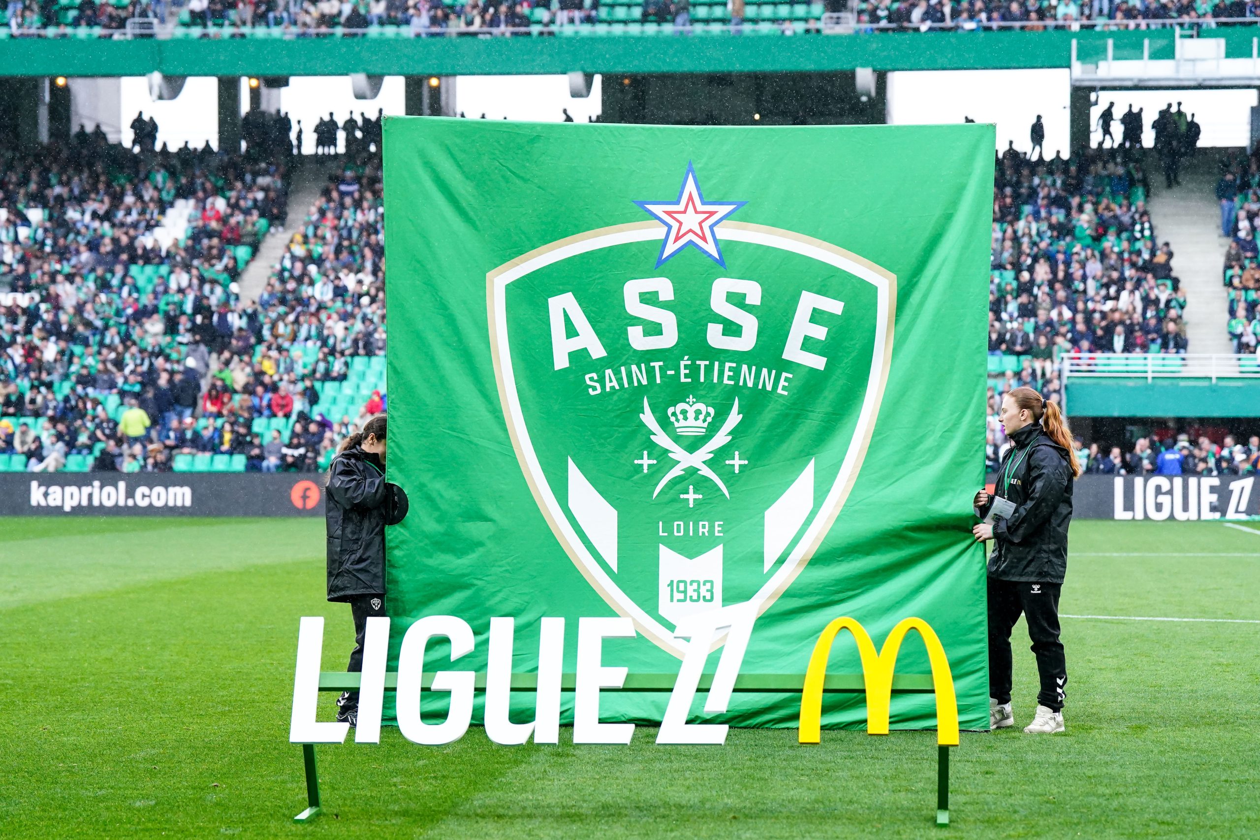 Logo de l'ASSE avant un match de L1 la saison passée.
