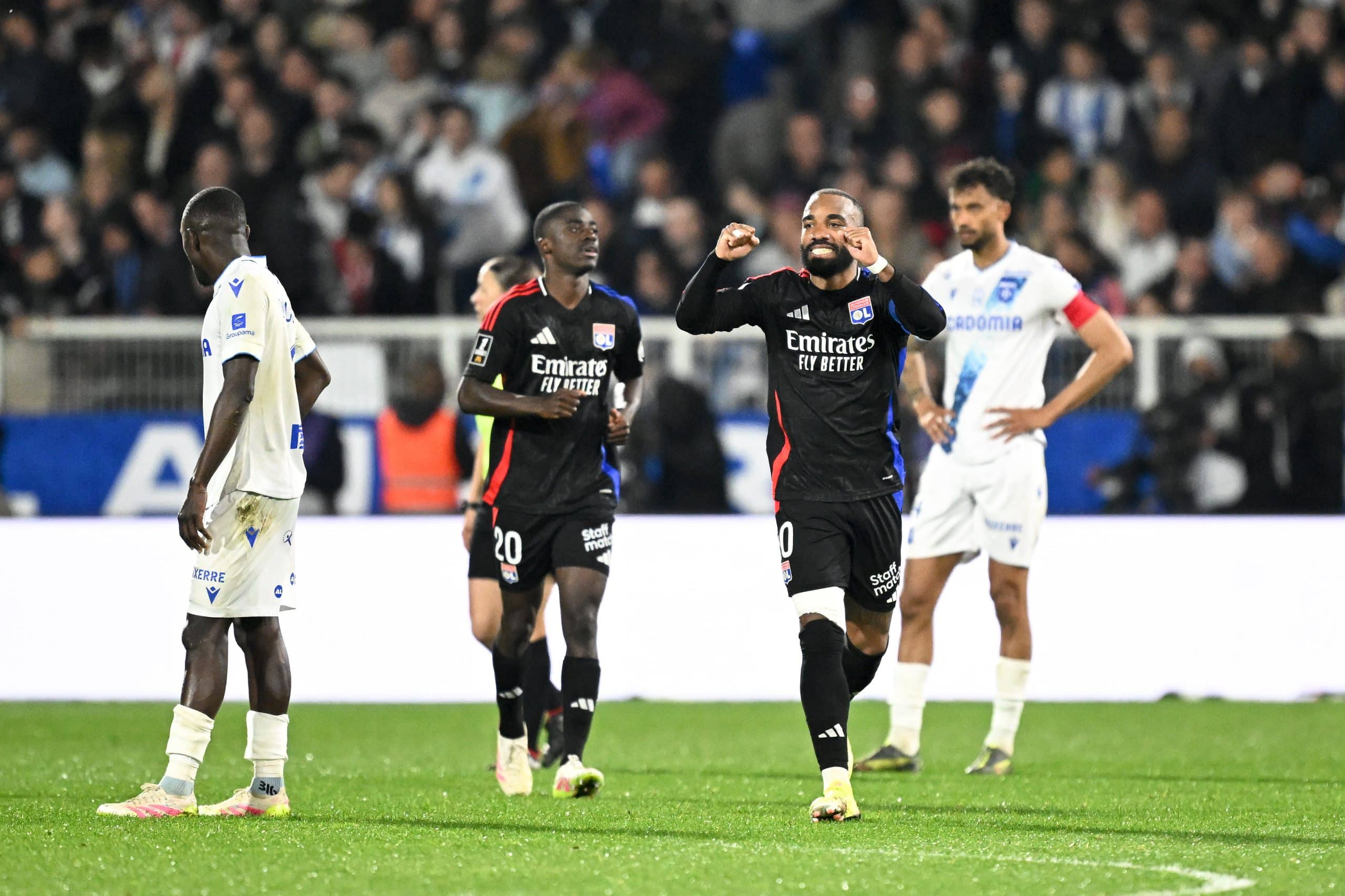 La joie d'Alexandre Lacazette après son but lors d'Auxerre-OL.