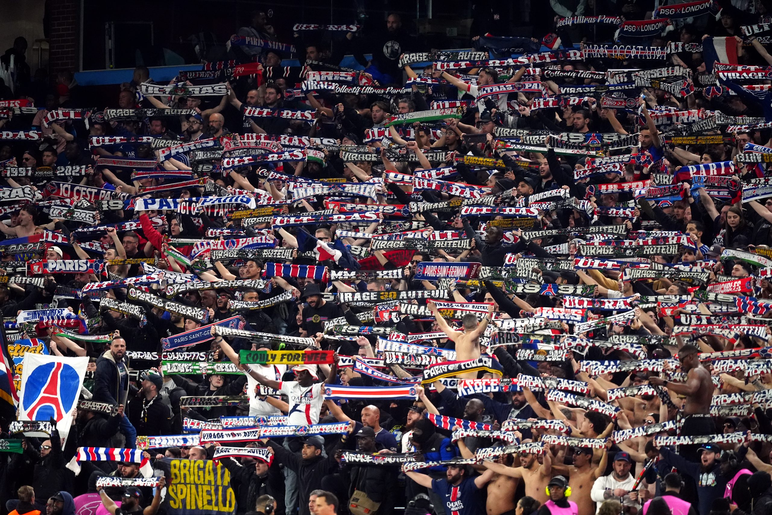 Les supporters du PSG lors du déplacement à Birmingham.