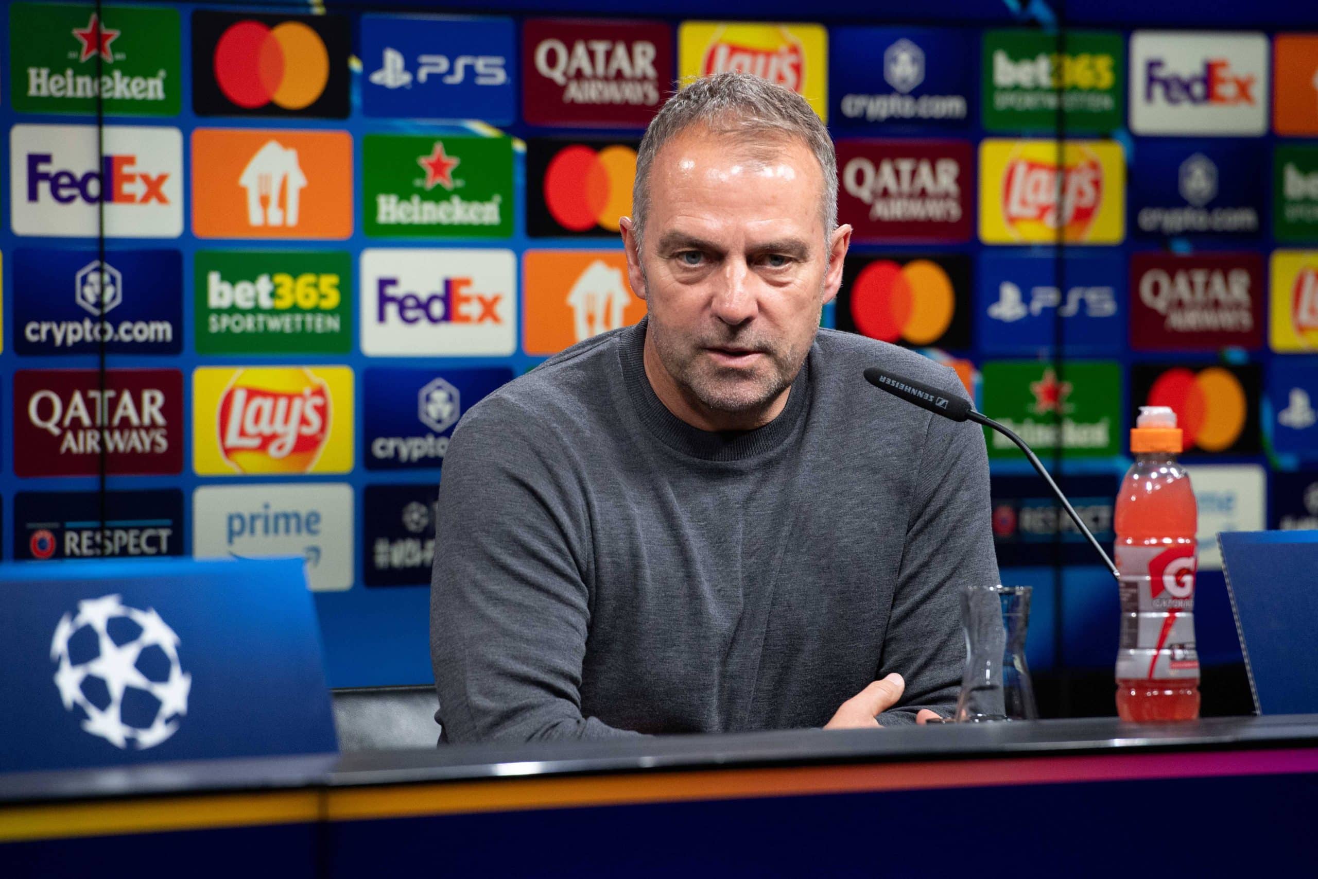 L'entraîneur du FC Barcelone, Hansi Flick, lors d'une conférence de presse.